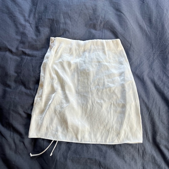 Aritzia Allusion Skirt, size 0 - Picture 3 of 4
